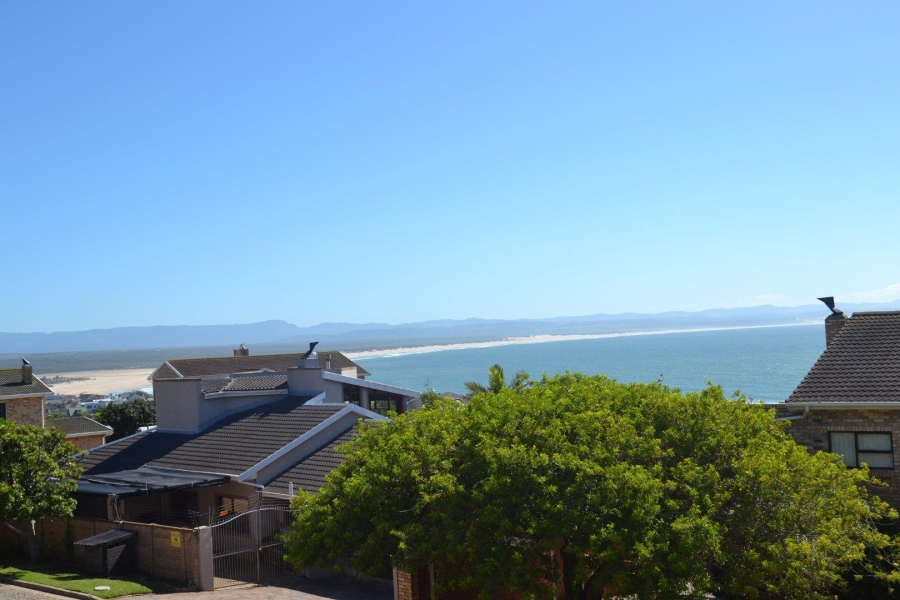 6 Bedroom Property for Sale in Wavecrest Eastern Cape